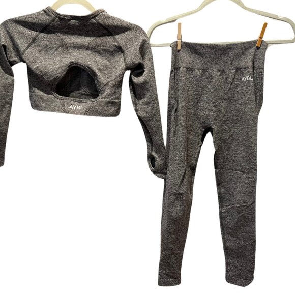 AYBL Motion Seamless Set Leggings and Long Sleeve Crop Top - LIGHT GREY - Picture 3 of 3